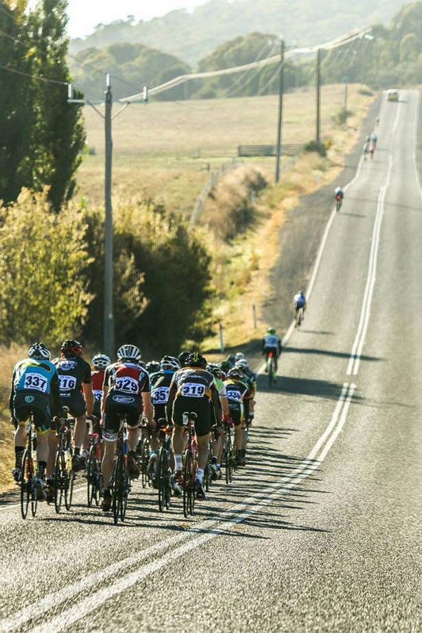 The break sets off. I'm out of site on the front here, urging calm. Photo: Dion Jelbart http://www.djphotography.com.au/